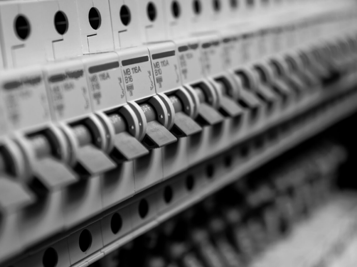 A Comprehensive Guide to Molded Case Circuit Breakers: Features, Uses, and Benefits